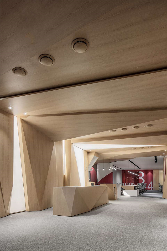 现代感的开放式办公室灯光设计方案